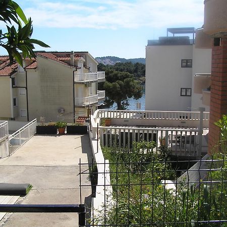 Studio Apartments Fabjanac Трогир Екстериор снимка