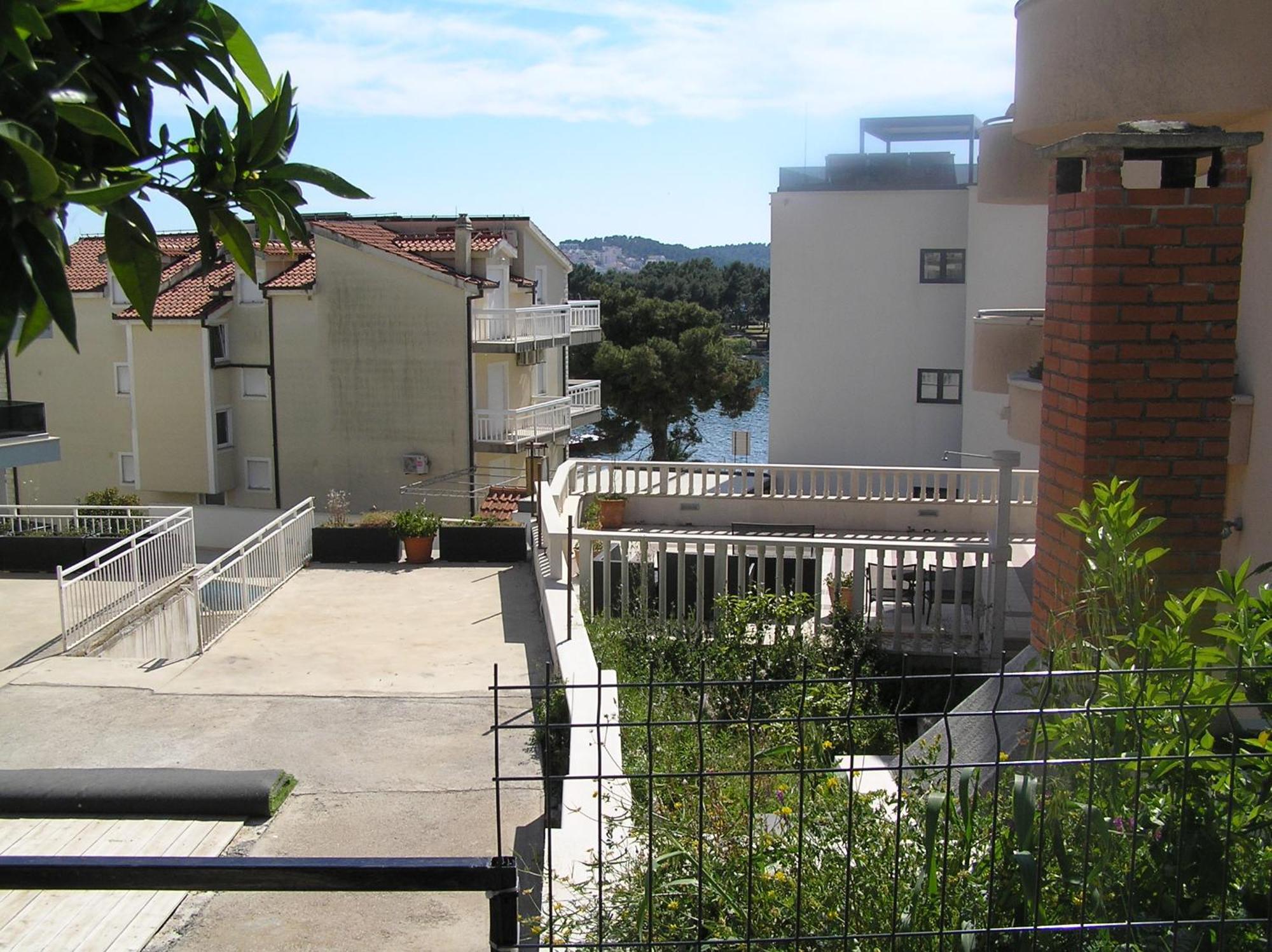 Studio Apartments Fabjanac Трогир Екстериор снимка