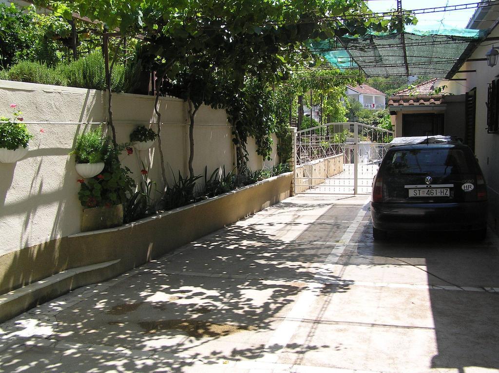 Studio Apartments Fabjanac Трогир Екстериор снимка